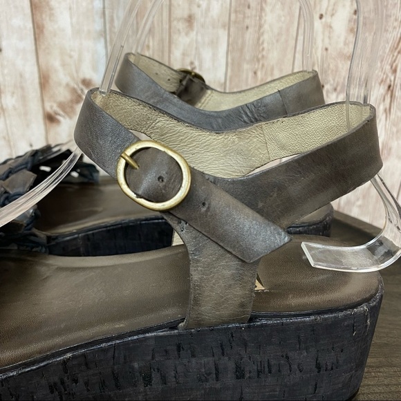 Bernardo Tooled Vachetta Leather Cork Platform Wedge Sandal Size 7 Women - Picture 11 of 13